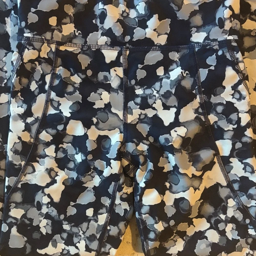 Old Navy Active girls size L (10/12) Powersoft Stylish Leggings‎ with pockets